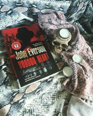 <a href="https://www.instagram.com/p/CG4nbgtAwDl/" target="_blank" rel="noopener noreferrer"><span style="color:red">@RhiRhiReader</span></a> RhiRhiReader - snakeskin